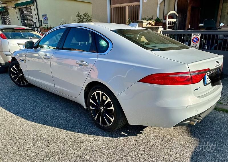 Usata Jaguar XF 180 CV (132 kW) 2016 Bianco Berlina