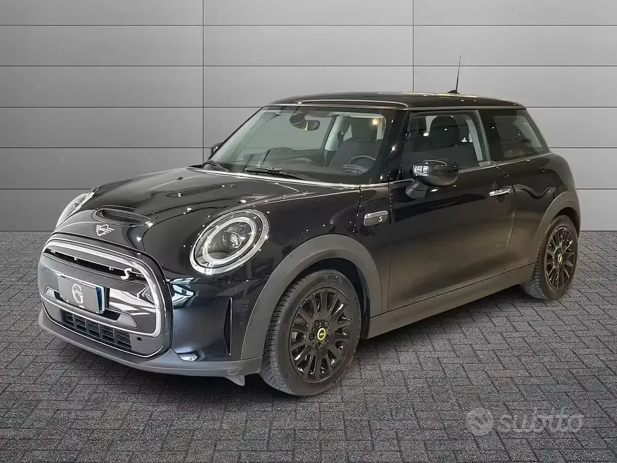 Usata Mini Cooper 75 kW (102 CV) 2022 Nero Utilitaria