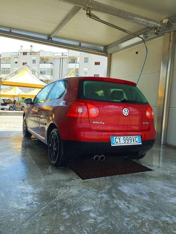 Usata 2005 VW Golf IV Comfortline Tre volumi | 2500 € (Buon prezzo) - Immagine 1/4