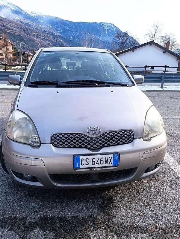 Usata Toyota Yaris Sol 87 CV (63 kW) 2005 Bronzo Utilitaria