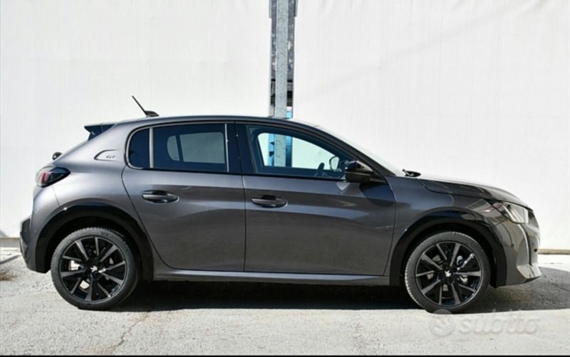 Grigio Usata 2022 Peugeot 208 GT Due volumi | 20.000 € (Molto cara) - Immagine 1/4