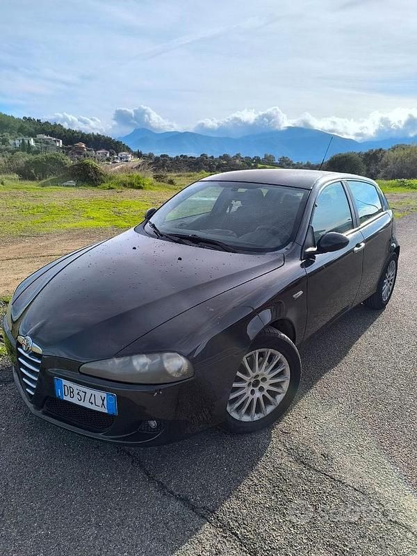 Usata Alfa Romeo 147 120 CV (88 kW) 2006 Nero Utilitaria