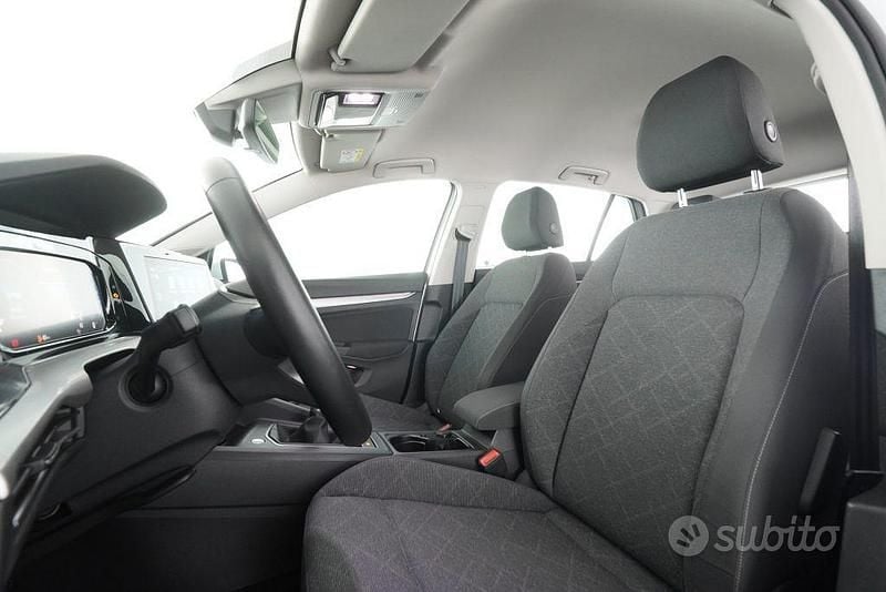 Usata VW Golf VII Life 150 CV (110 kW) 2021 Grigio Utilitaria