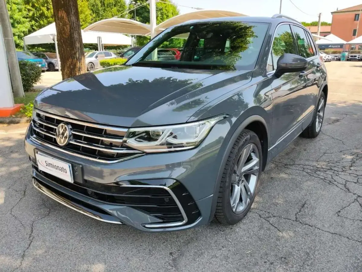 Usata VW Tiguan R-line 150 CV (110 kW) 2022 Nero SUV