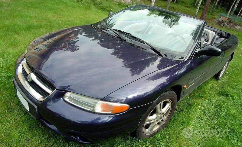 Usata Chrysler Stratus 131 CV (96 kW) 1996 Blu Cabrio