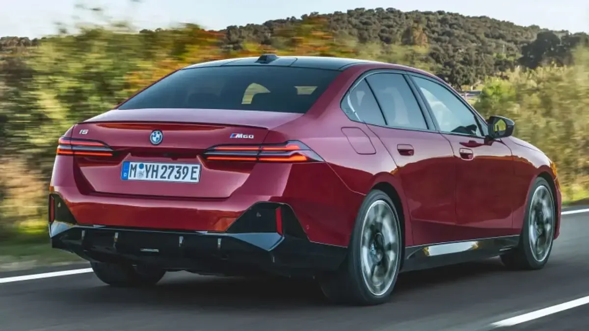 Usata BMW i5 Efficient Dynamics 150 kW (204 CV) 2024 Argento Berlina