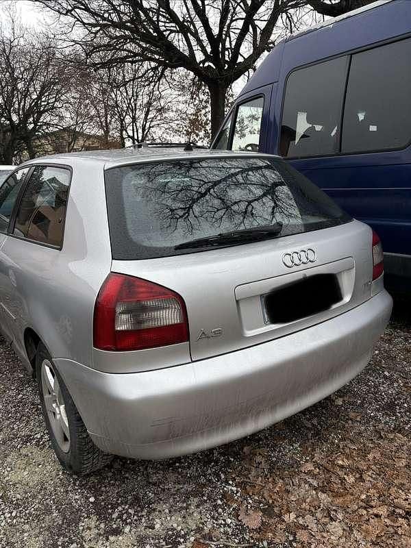Usata Audi A3 Ambiente 131 CV (96 kW) 2002 Argento Berlina