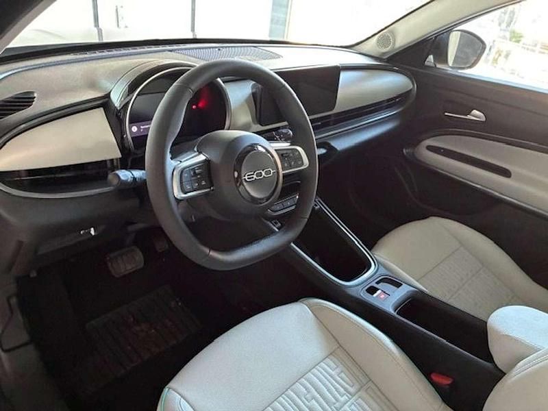 Nuova Fiat 600 La Prima 101 CV (74 kW) 2025 Verde mare SUV