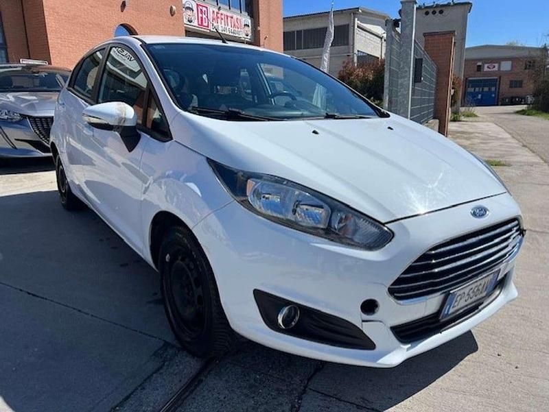 Usata Ford Fiesta 75 CV (55 kW) 2013 Bianco Utilitaria
