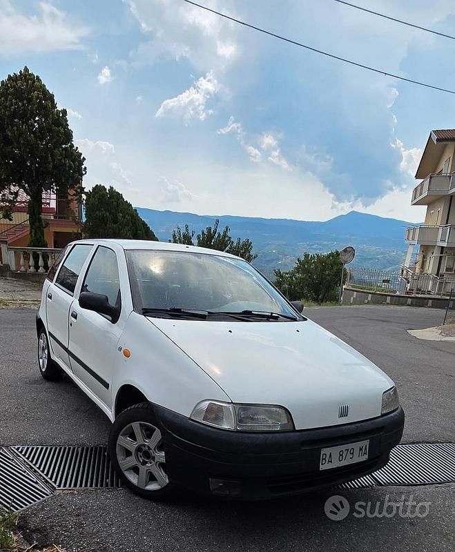 Usata Fiat Punto 60 CV (44 kW) 1998 Bianco Utilitaria