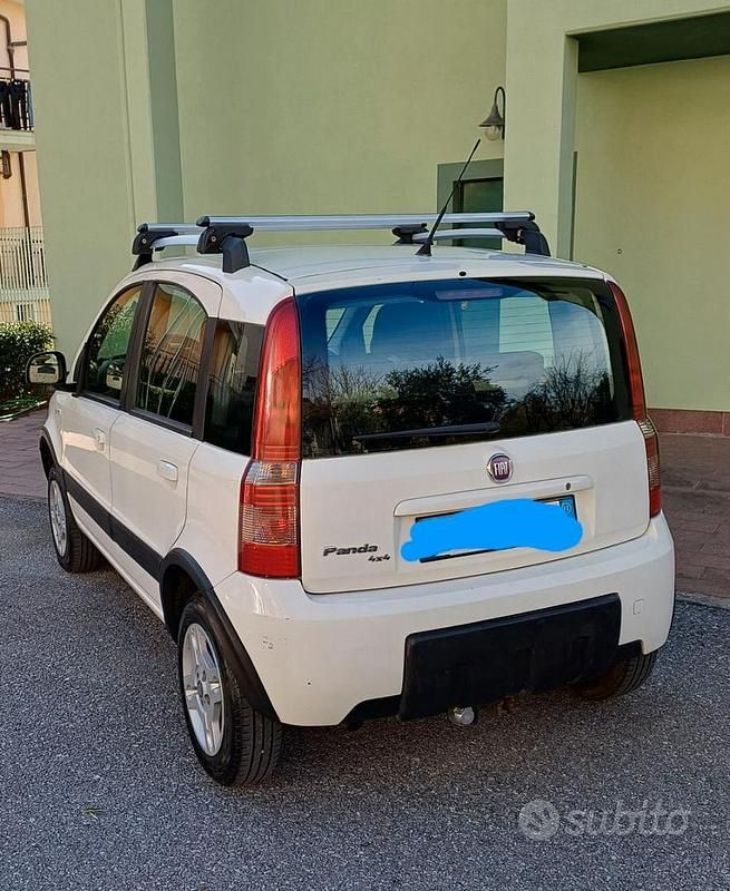 Begagnad Fiat Panda 4x4 75 HK (55 kW) 2011 Halvkombi