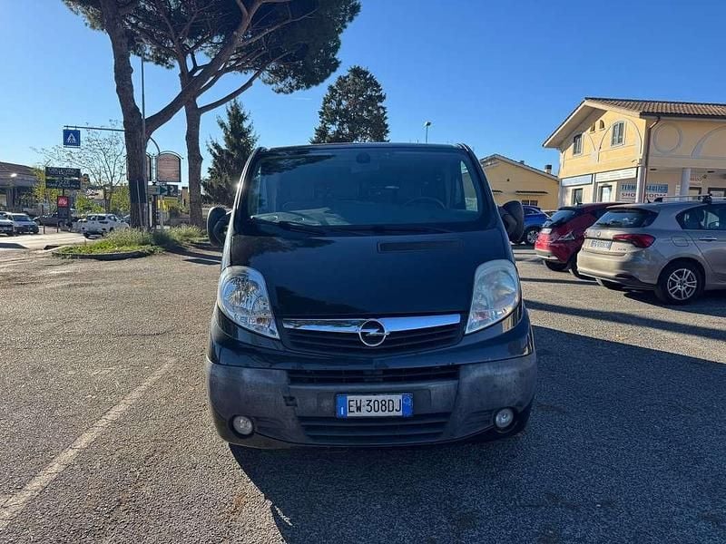 Usata Opel Vivaro 120 CV (88 kW) 2014 Nero Monovolume