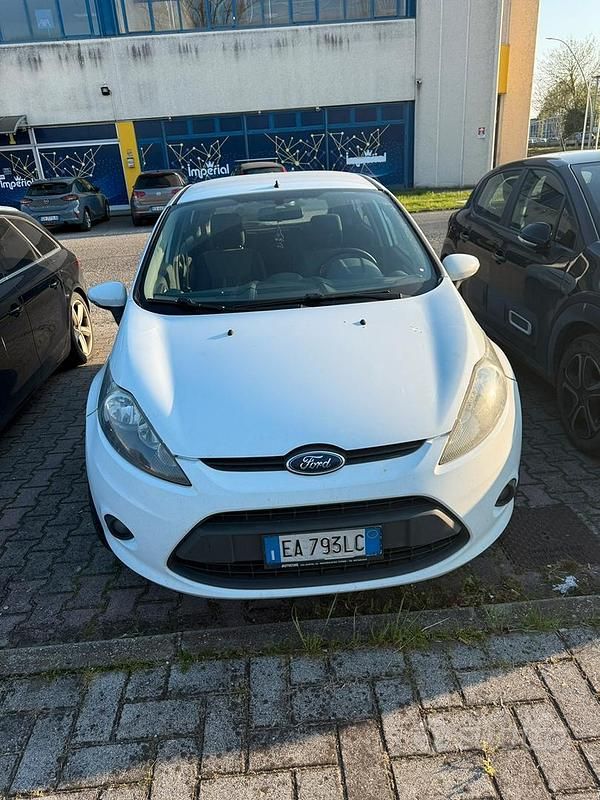Usata Ford Fiesta 96 CV (70 kW) 2010 Bianco Utilitaria