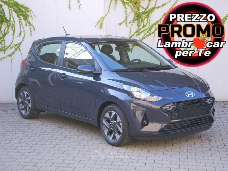Grigio(met.) Nuova 2025 Hyundai i10 Due volumi | 15.900 € - Immagine 1/4