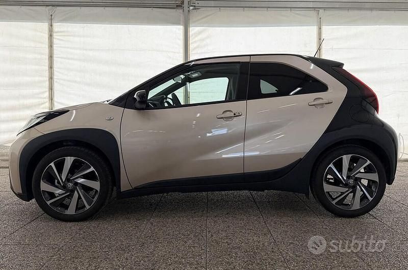 Usata Toyota Aygo X Lounge 72 CV (52 kW) 2023 Marrone SUV