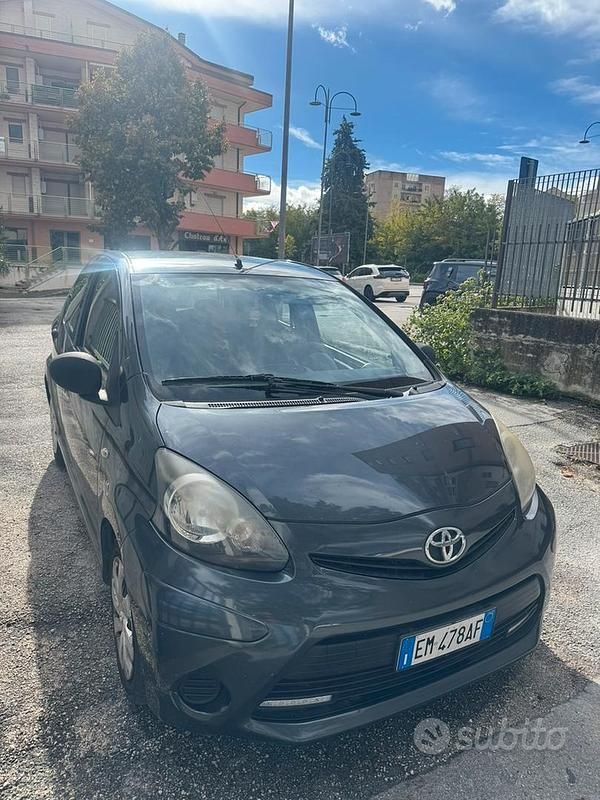 Usata Toyota Aygo 68 CV (50 kW) 2012 Grigio Utilitaria