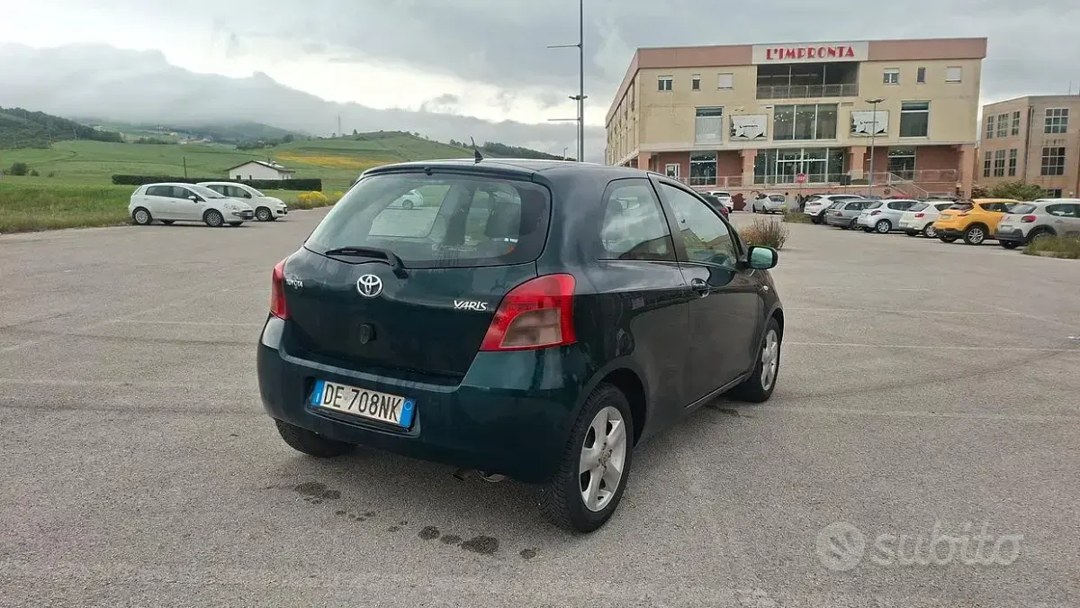 Usata Toyota Yaris 85 CV (62 kW) 2007 Verde Utilitaria