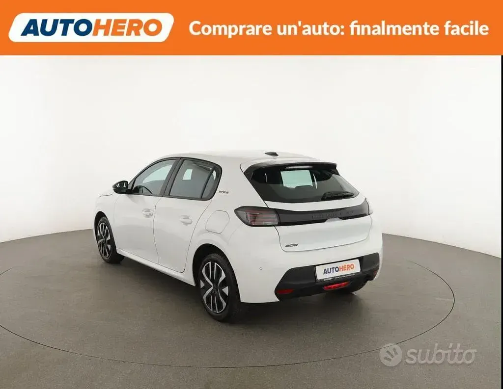 Usata Peugeot 208 101 CV (74 kW) 2024 Bianco Utilitaria