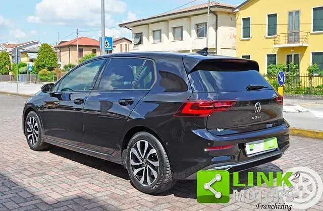 Usata VW Golf VIII Active 150 CV (110 kW) 2022 Nero Berlina