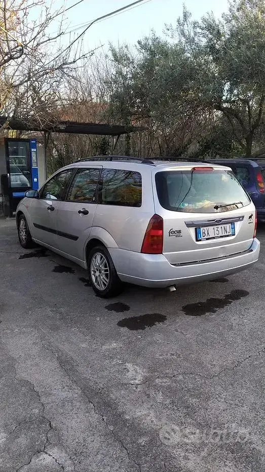 Usata Ford Focus 116 CV (85 kW) 2001 Grigio Station wagon