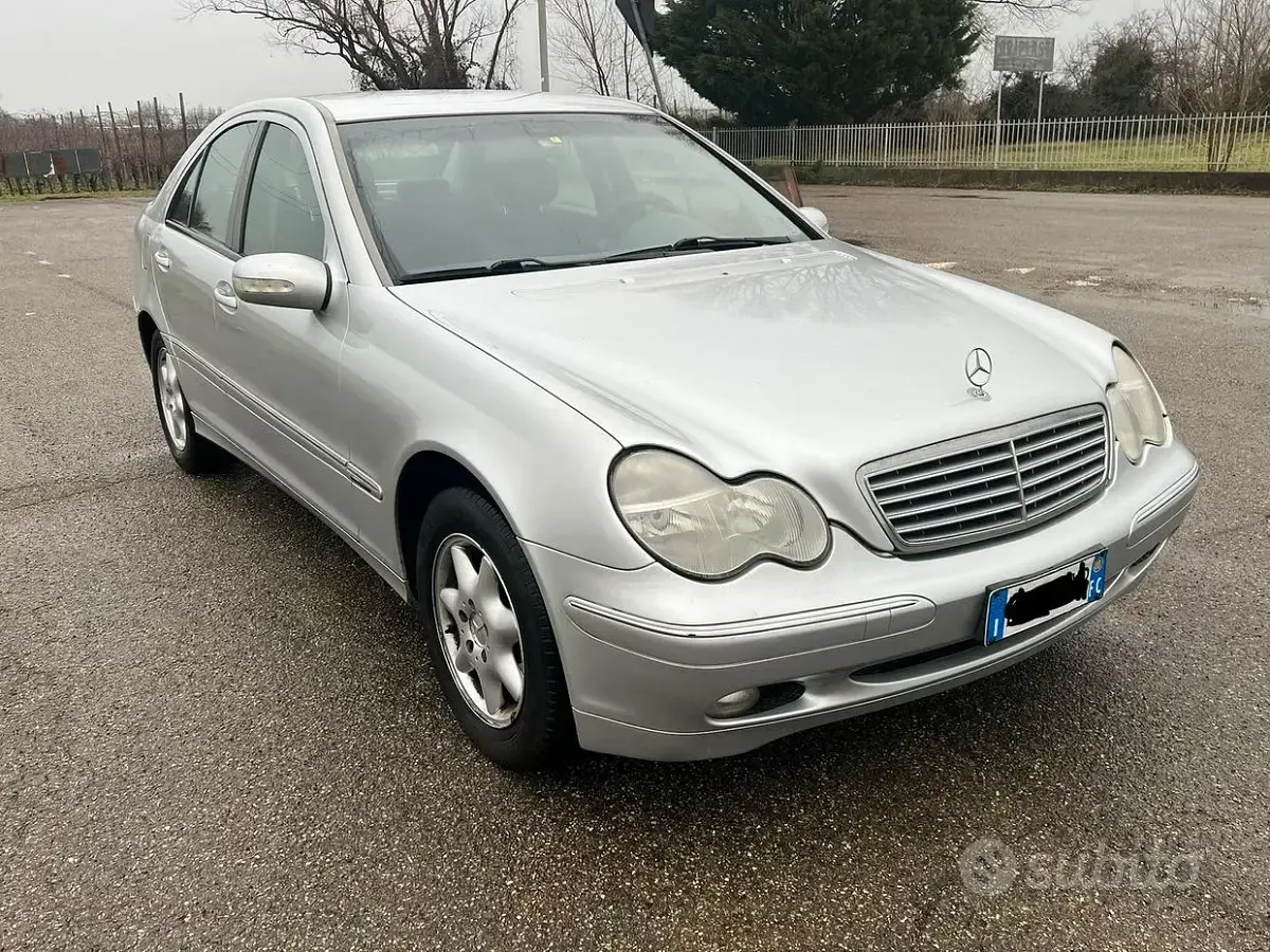 Usata Mercedes C200 163 CV (119 kW) 2000 Grigio Berlina