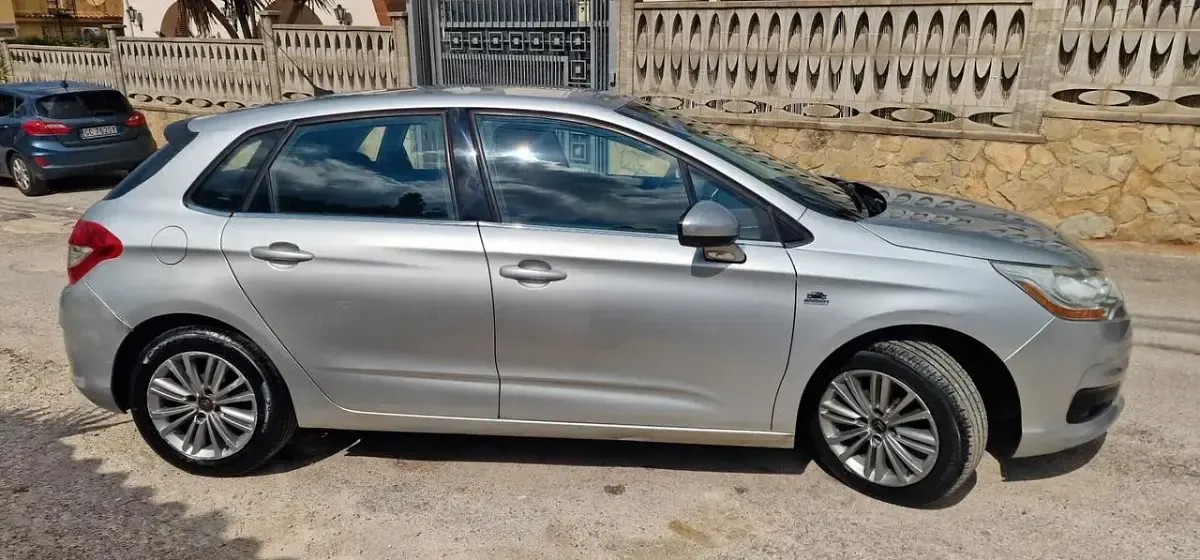 Begagnad Citroën C4 Exclusive 114 HK (83 kW) 2014 Silver Sedan