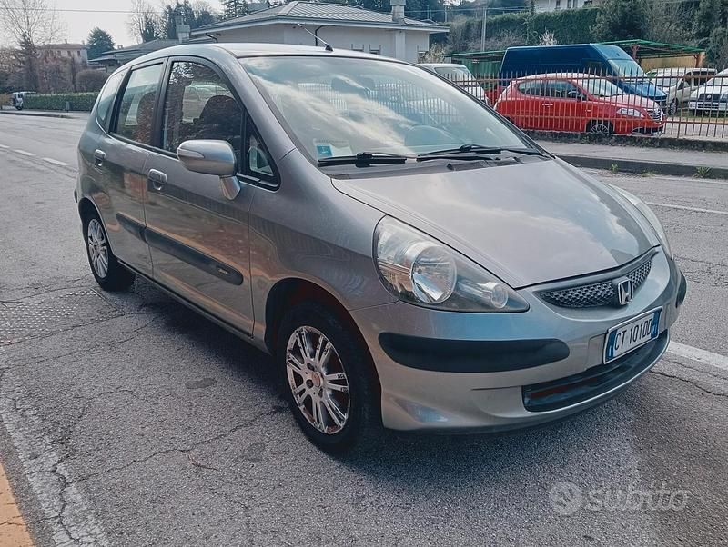 Usata Honda Jazz S 83 CV (61 kW) 2005 Grigio Utilitaria