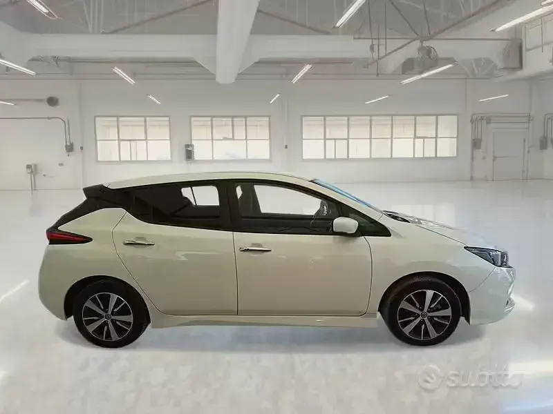Usata Nissan Leaf Acenta 89 kW (122 CV) 2020 Bianco Utilitaria