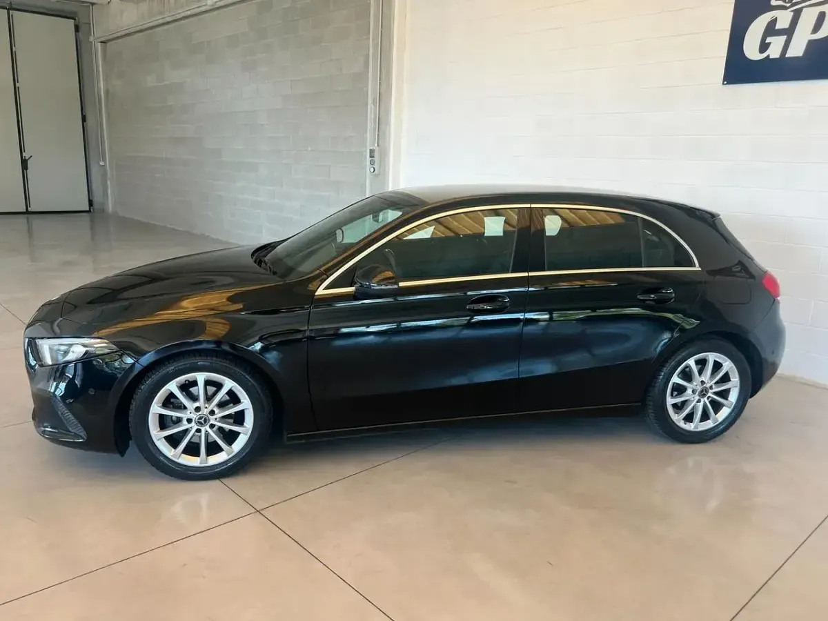 Usata Mercedes A180 116 CV (85 kW) 2020 Nero Berlina