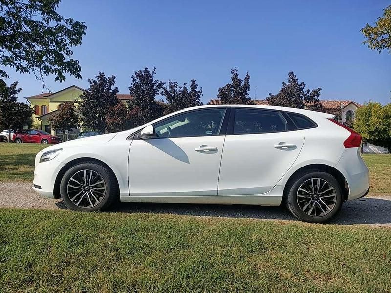Usata 2018 Volvo V40 Business Edition Station wagon | 13.000 € (Buon prezzo) - Immagine 1/4