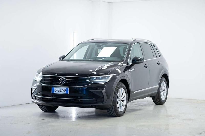 Nero Usata 2021 VW Tiguan Life SUV | 26.900 € (Buon prezzo) - Immagine 1/4