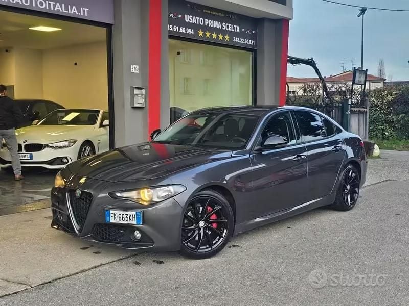 Usata Alfa Romeo Giulia 150 CV (110 kW) 2017 Grigio Berlina
