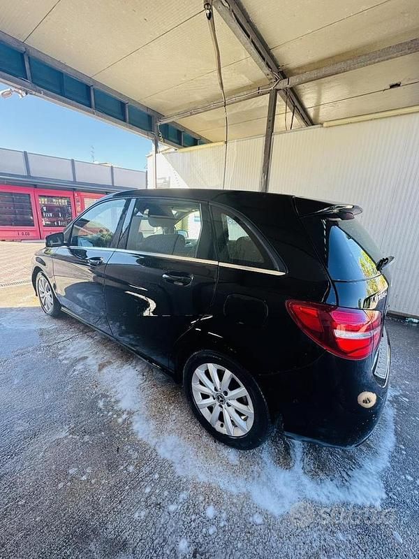 Usata Mercedes B180 109 CV (80 kW) 2018 Utilitaria