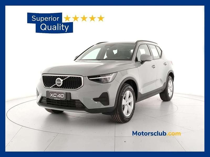 Vapour grey Nuova 2025 Volvo XC40 SUV | 33.598 € (Buon prezzo) - Immagine 1/4
