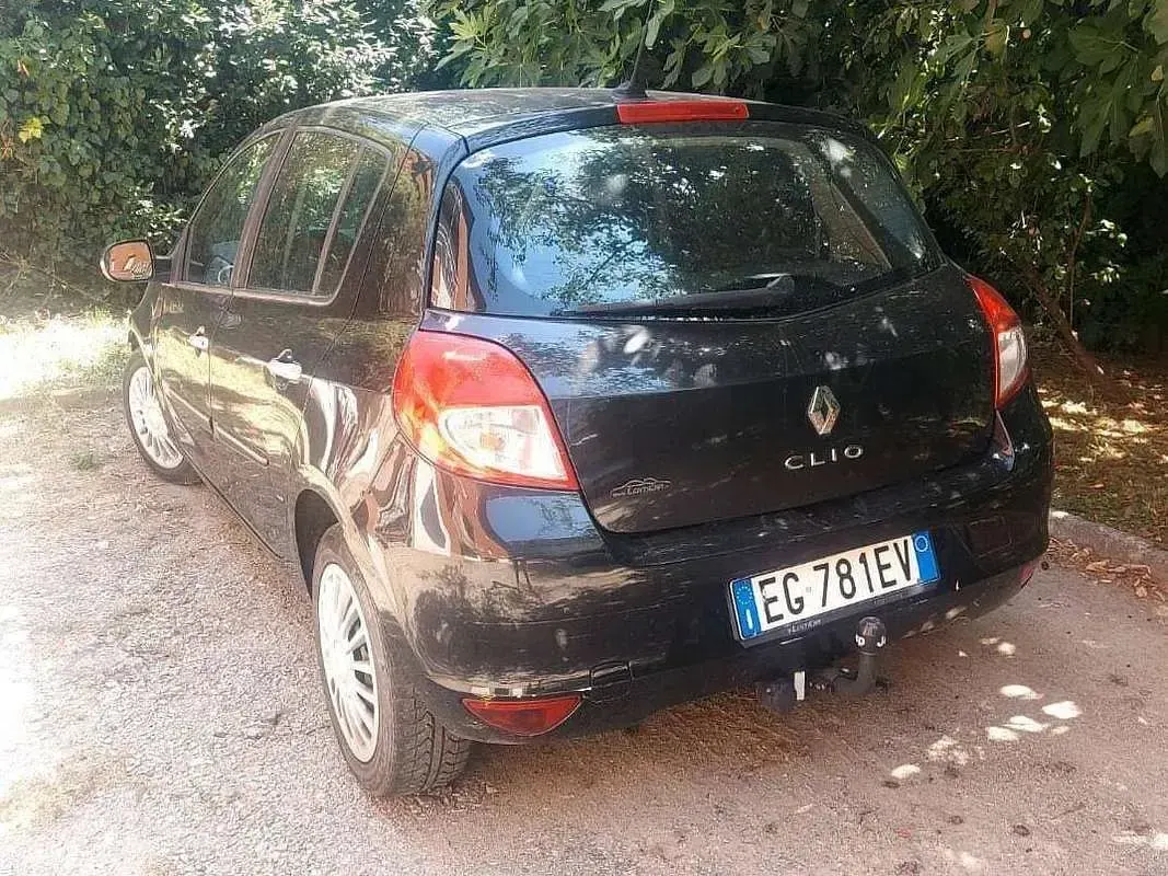 Usata Renault Clio III 75 CV (55 kW) 2011 Nero Berlina