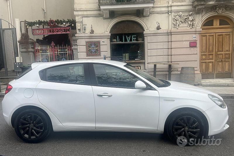 Usata Alfa Romeo Giulietta 120 CV (88 kW) 2018 Bianco Utilitaria