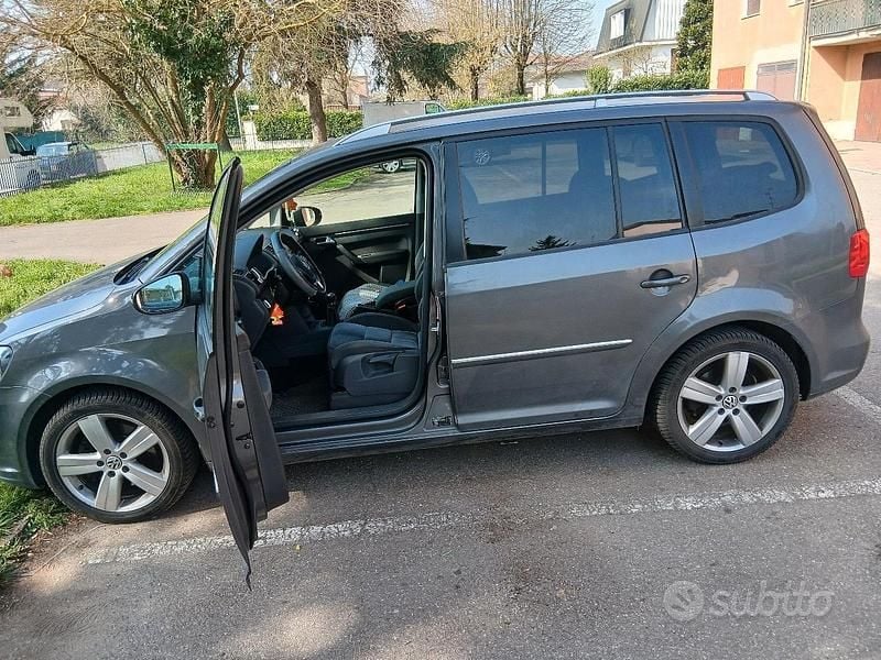 Usata VW Touran 2012 Grigio Monovolume
