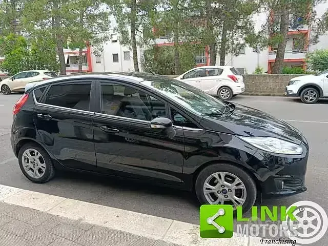 Usata Ford Fiesta Titanium 75 CV (55 kW) 2016 Nero Utilitaria