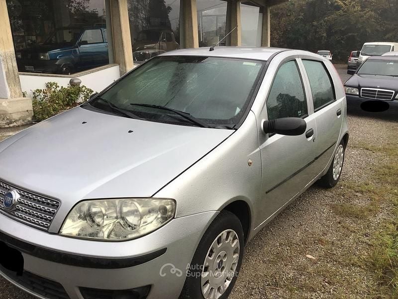 Argento Usata 2008 Fiat Punto Tre volumi | 1700 € (Buon prezzo) - Immagine 1/4