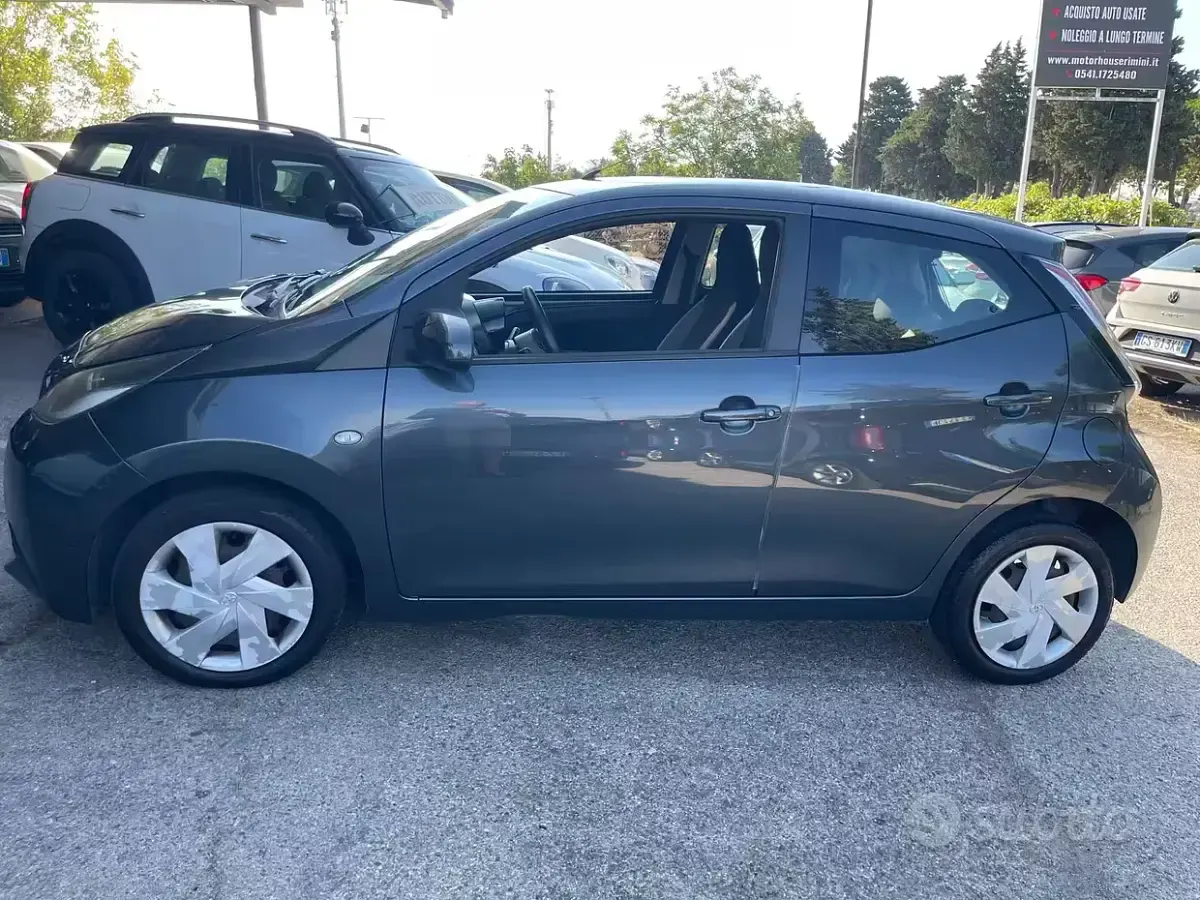 Usata Toyota Aygo X-play 69 CV (50 kW) 2015 Grigio Utilitaria