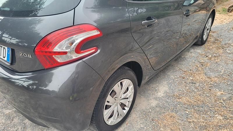 Usata Peugeot 208 82 CV (60 kW) 2012 Grigio Utilitaria