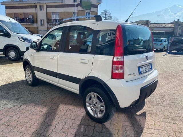 Usata Fiat Panda 4x4 69 CV (50 kW) 2010 Bianco Utilitaria