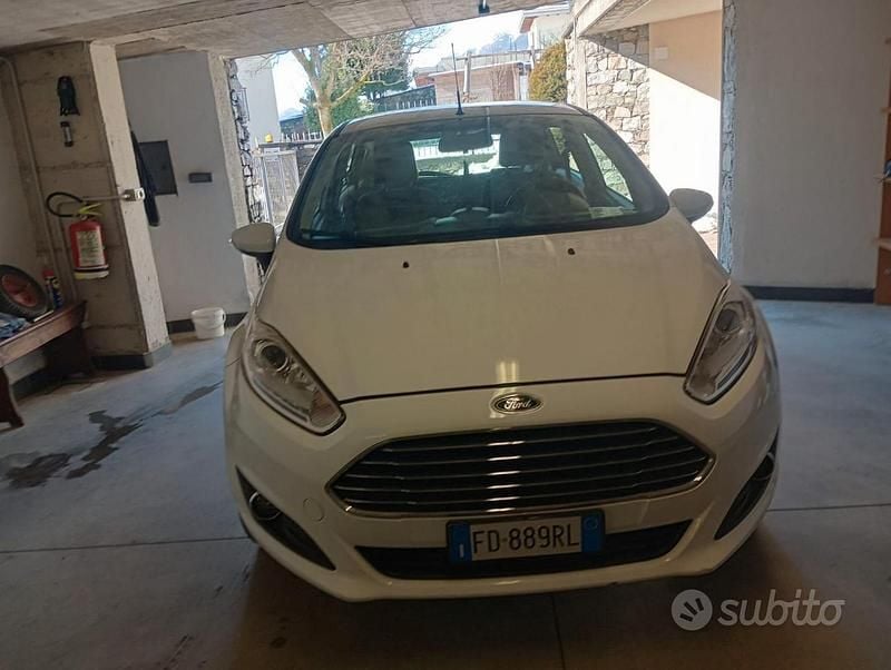 Usata Ford Fiesta 75 CV (55 kW) 2016 Bianco Utilitaria