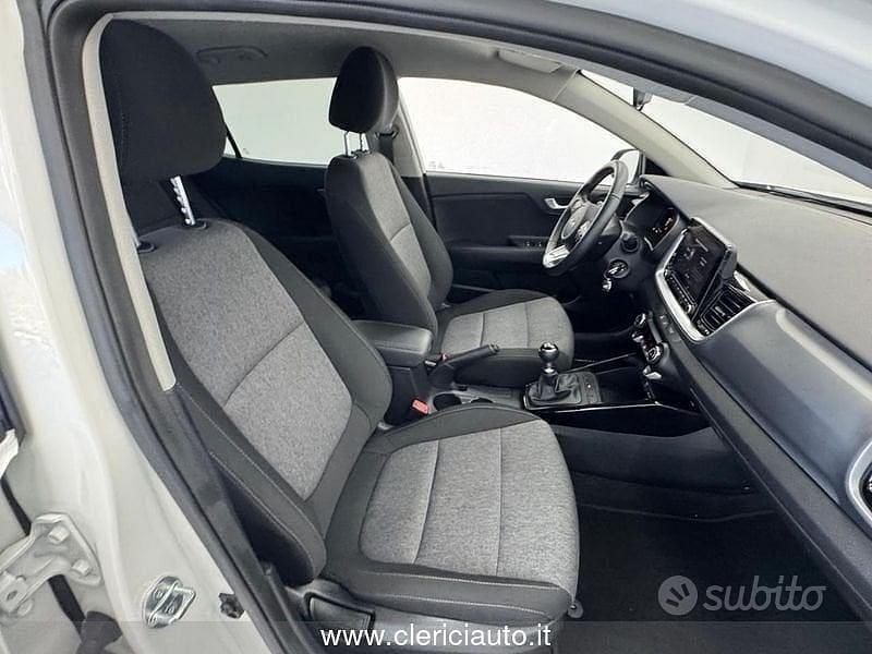 Second-hand Kia Stonic Style 79 CP (58 kW) 2025 Alb SUV