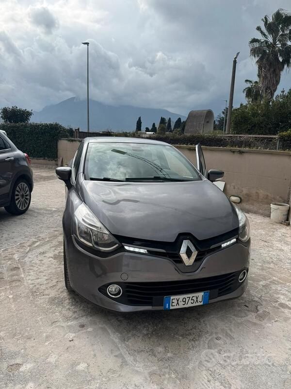 Marrone Usata 2014 Renault Clio IV Tre volumi | 6300 € (Molto cara) - Immagine 1/4