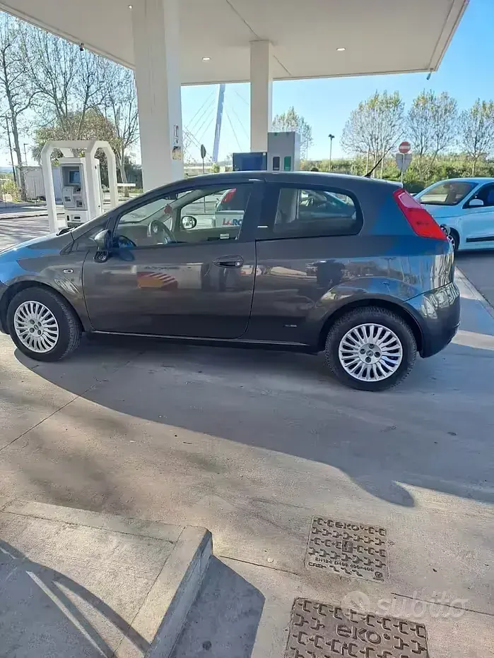Usata Fiat Grande Punto 65 CV (47 kW) 2009 Grigio Utilitaria