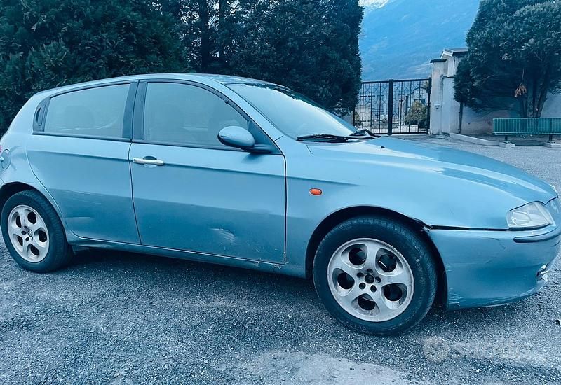 Occasion Alfa Romeo 147 Distinctive 116 PK (85 kW) 2001 Grijs Hatchback
