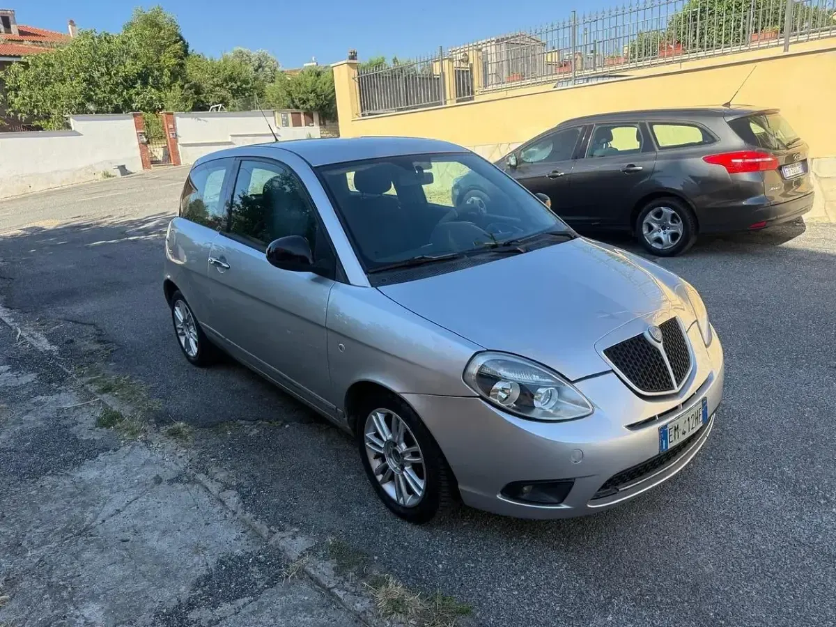 Usata Lancia Ypsilon Silver 69 CV (50 kW) 2012 Utilitaria
