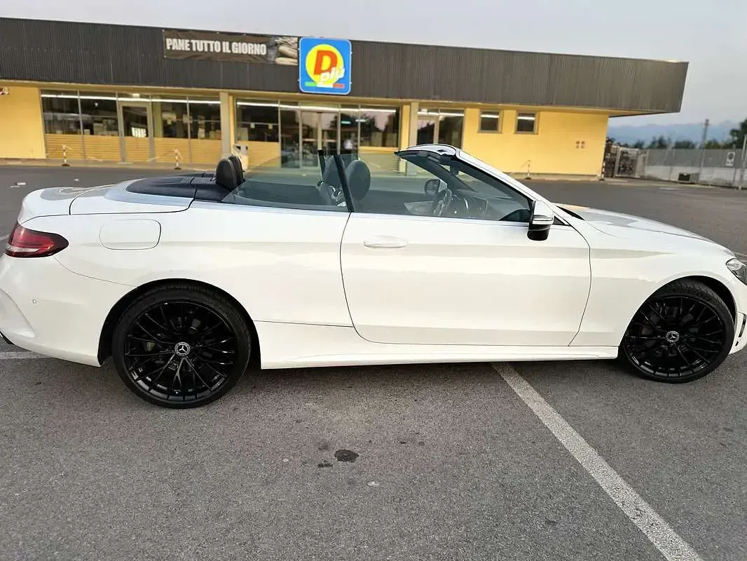 Usata Mercedes C180 156 CV (114 kW) 2019 Cabrio