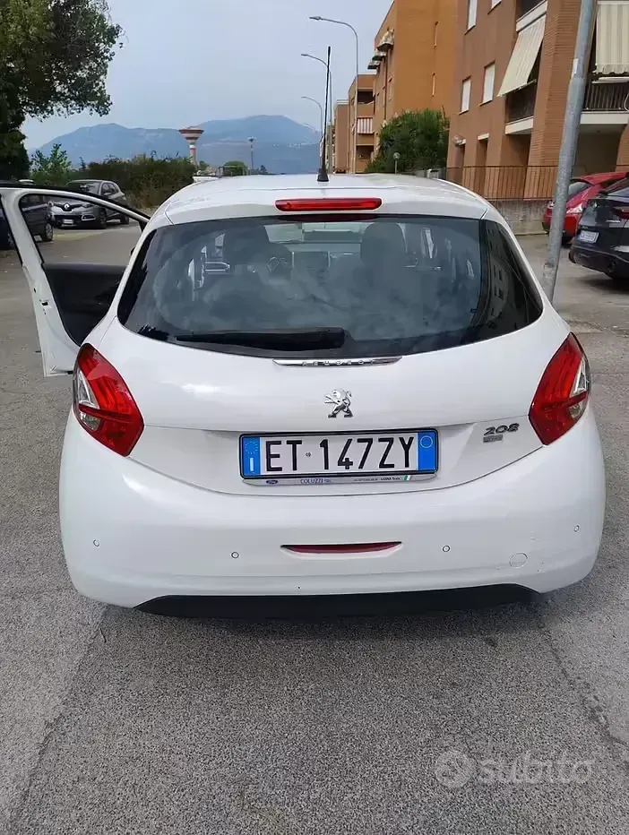 Usata Peugeot 208 Allure 92 CV (67 kW) 2014 Bianco Utilitaria